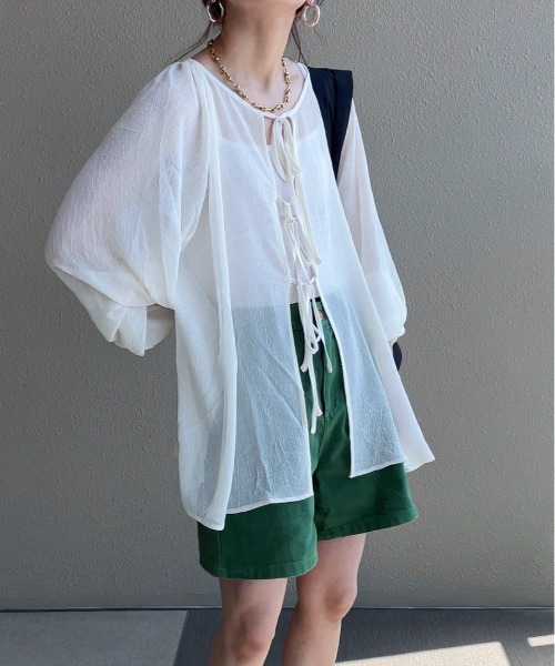 feepur by saya(フェピュールバイサヤ)の「マルチウェイシアーボリュームブラウス(シャツ/ブラウス・レディース・ブルー/オフホワイト/オリーブ/ピンクベージュ/ブラック・MEDIUM)」の2枚目の写真