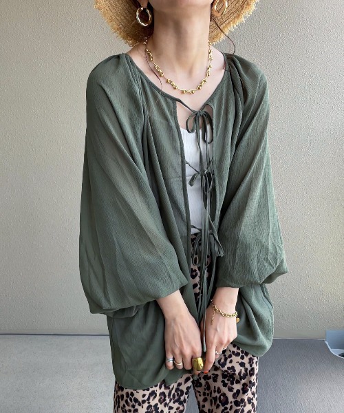 feepur by saya(フェピュールバイサヤ)の「マルチウェイシアーボリュームブラウス(シャツ/ブラウス・レディース・ブルー/オフホワイト/オリーブ/ピンクベージュ/ブラック・MEDIUM)」の1枚目の写真