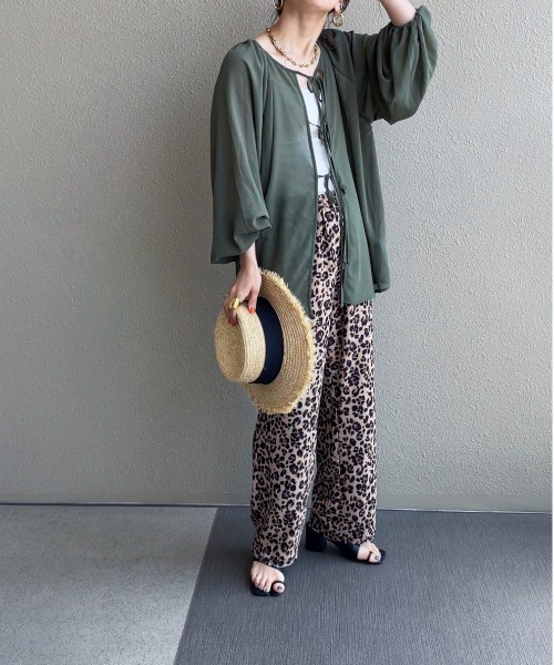 feepur by saya(フェピュールバイサヤ)の「マルチウェイシアーボリュームブラウス(シャツ/ブラウス・レディース・ブルー/オフホワイト/オリーブ/ピンクベージュ/ブラック・MEDIUM)」の19枚目の写真