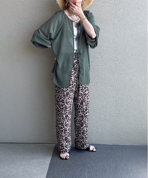 feepur by saya(フェピュールバイサヤ)の「マルチウェイシアーボリュームブラウス(シャツ/ブラウス・レディース・ブルー/オフホワイト/オリーブ/ピンクベージュ/ブラック・MEDIUM)」の20枚目の写真