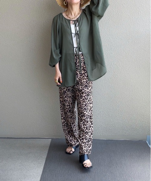 feepur by saya(フェピュールバイサヤ)の「マルチウェイシアーボリュームブラウス(シャツ/ブラウス・レディース・ブルー/オフホワイト/オリーブ/ピンクベージュ/ブラック・MEDIUM)」の16枚目の写真