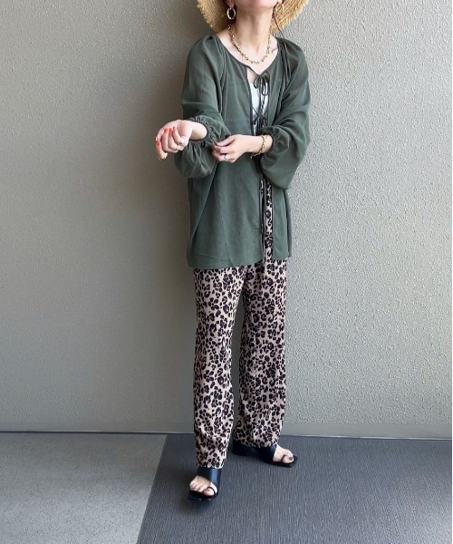 feepur by saya(フェピュールバイサヤ)の「マルチウェイシアーボリュームブラウス(シャツ/ブラウス・レディース・ブルー/オフホワイト/オリーブ/ピンクベージュ/ブラック・MEDIUM)」の17枚目の写真