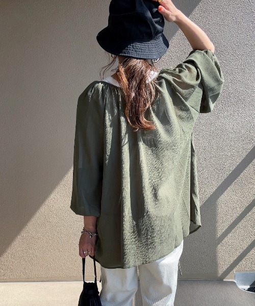 feepur by saya(フェピュールバイサヤ)の「マルチウェイシアーボリュームブラウス(シャツ/ブラウス・レディース・ブルー/オフホワイト/オリーブ/ピンクベージュ/ブラック・MEDIUM)」の15枚目の写真