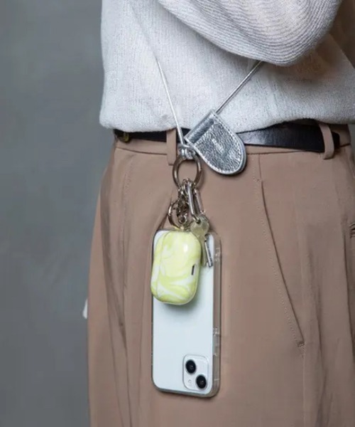 Beau're(ヴュレ)の「【BEAURE】レザー モバイル&マスクストラップ ショルダー B-23114(スマホグッズ・レディース・ベージュ/ブラック/シルバー/イエロー/ブルー/ライトパープル・FREE)」の6枚目の写真