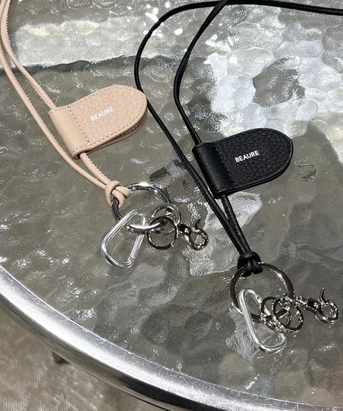 Beau're(ヴュレ)の「【BEAURE】レザー モバイル&マスクストラップ ショルダー B-23114(スマホグッズ・レディース・ベージュ/ブラック/シルバー/イエロー/ブルー/ライトパープル・FREE)」の9枚目の写真