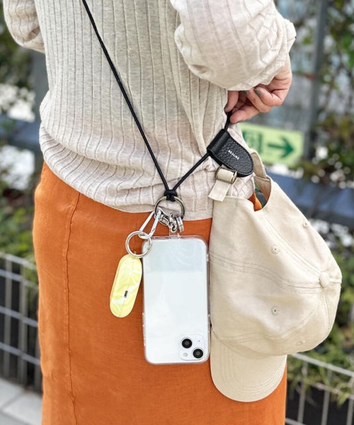 Beau're(ヴュレ)の「【BEAURE】レザー モバイル&マスクストラップ ショルダー B-23114(スマホグッズ・レディース・ベージュ/ブラック/シルバー/イエロー/ブルー/ライトパープル・FREE)」の19枚目の写真
