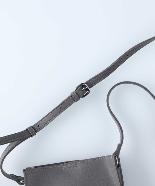 Right-on（ライトオン）の「【PLUS ONE】ＰＬフロントフラップバッグ（ショルダーバッグ・メンズ・ブラック/グレー・ONE SIZE）」の7枚目の写真