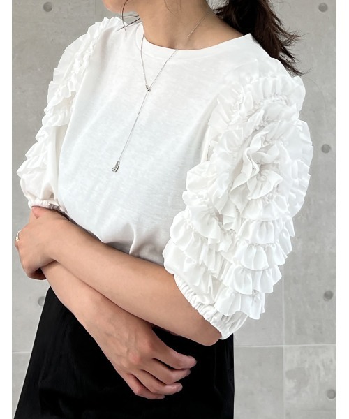 Re:EDIT(リエディ)の「コットンブレンドクルーネックフリル袖Tシャツ(Tシャツ/カットソー・レディース・ブラック/オフホワイト・MEDIUM/LARGE)」の1枚目の写真
