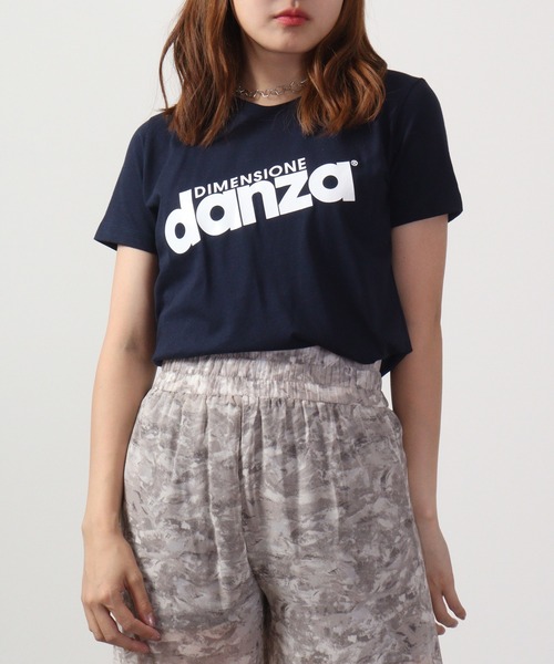 DIMENSIONE danza(ディメンシオーネ ダンツァ)の「DIMENSIONE danza フロントロゴTシャツ(Tシャツ/カットソー・レディース・ブラック/ピンク系/ホワイト/ブルー/ライトピンク/イエロー・XS/M/S)」の3枚目の写真