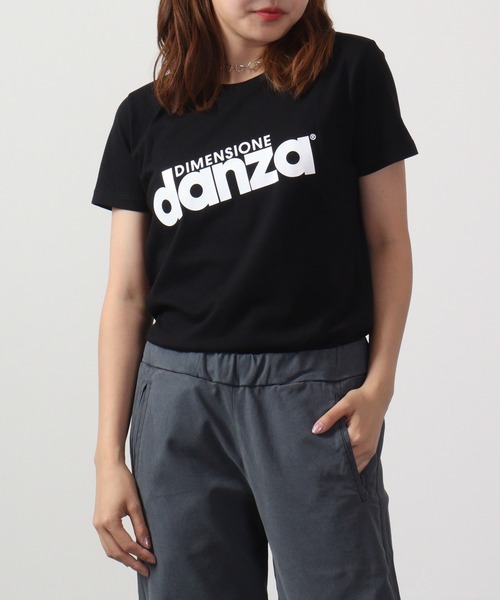DIMENSIONE danza(ディメンシオーネ ダンツァ)の「DIMENSIONE danza フロントロゴTシャツ(Tシャツ/カットソー・レディース・ブラック/ピンク系/ホワイト/ブルー/ライトピンク/イエロー・XS/M/S)」の2枚目の写真