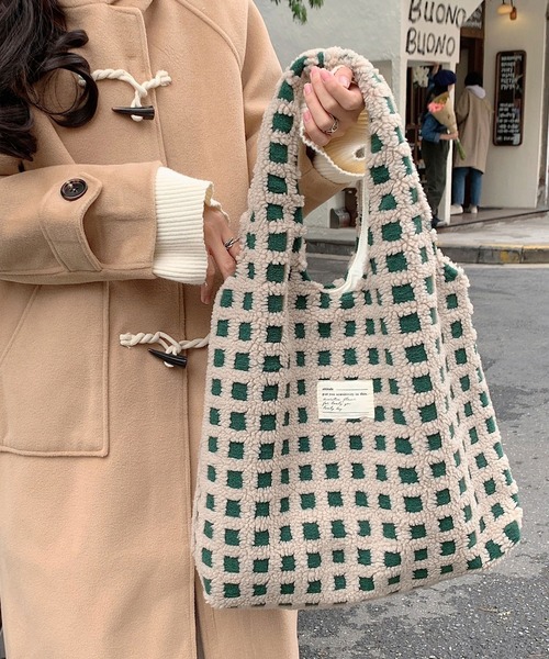 florist（フローリスト）の「【軽量/A4サイズOK】もこもこファーの