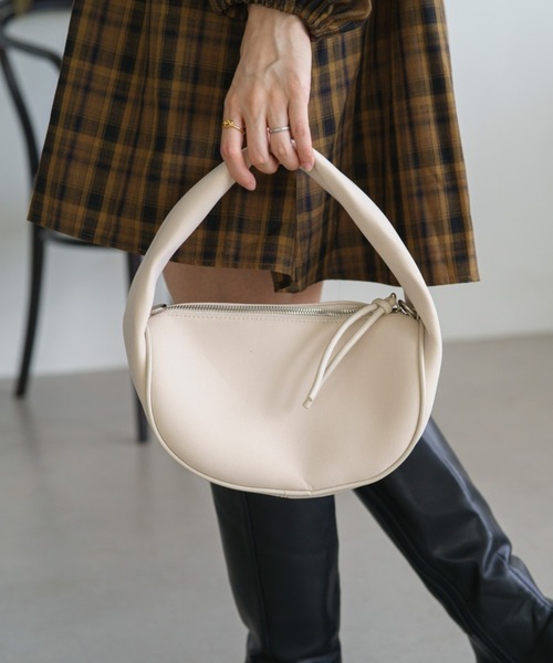 Kastane（カスタネ）の「【2023AWアイテム】ハーフムーンBAG