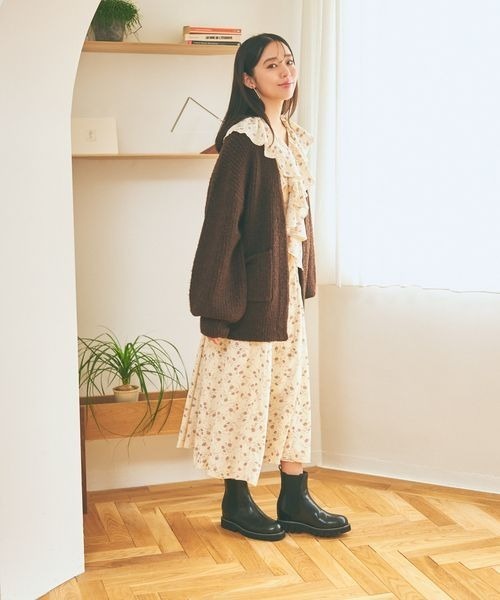 mysty woman（ミスティウーマン）の「ブローチ付きフロントフリルワンピース　986749（ワンピース・レディース・アイボリー/ブラック/ブラウン・FREE）」の5枚目の写真