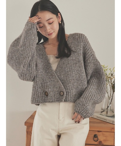 Stylevoice for xxx（スタイルヴォイスフォー）の「ローゲージショートニットカーディガン（カーディガン/ボレロ・レディース・チャコールグレー/ホワイト/ブラウン・FREE）」の4枚目の写真