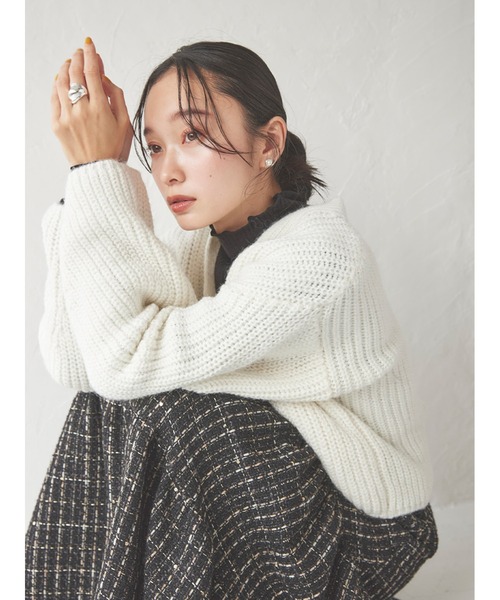 Stylevoice for xxx（スタイルヴォイスフォー）の「ローゲージショートニットカーディガン（カーディガン/ボレロ・レディース・チャコールグレー/ホワイト/ブラウン・FREE）」の16枚目の写真