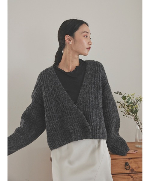Stylevoice for xxx（スタイルヴォイスフォー）の「ローゲージショートニットカーディガン（カーディガン/ボレロ・レディース・チャコールグレー/ホワイト/ブラウン・FREE）」の22枚目の写真