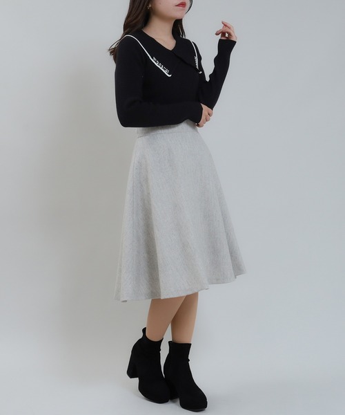 ASTORIA ODIER(アストリアオディール)の「ビックカラービジュー付リブプルオーバー(ニット/セーター・レディース・ピンクベージュ/ブラック/ホワイト・MEDIUM)」の17枚目の写真