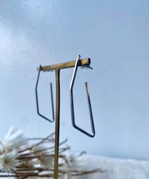 emouv by est(エモーヴバイエスト)の「emouv by est ロングスクエアピアス(ピアス(両耳用)・レディース・シルバー/ゴールド・FREE)」の10枚目の写真