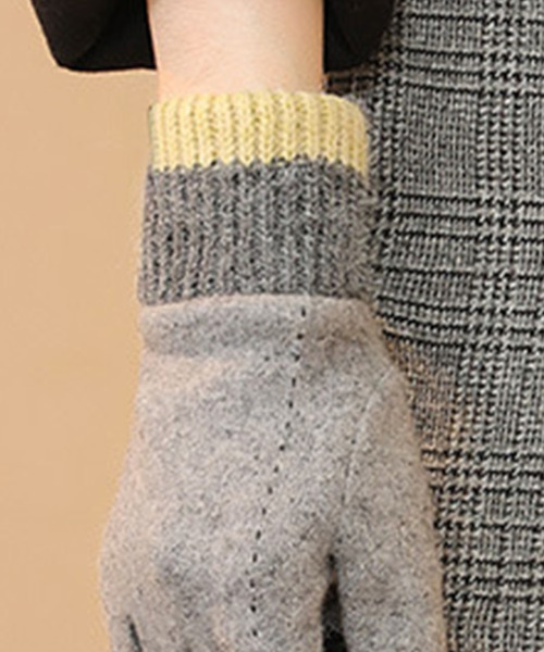 DAY CLOSET（デイ クローゼット）の「レディース 裏起毛ステッチ風バイカラーリブ手袋 スマホ対応（手袋・レディース・グレー/ブラック/ライトベージュ/ピンクベージュ・ONE SIZE）」の13枚目の写真