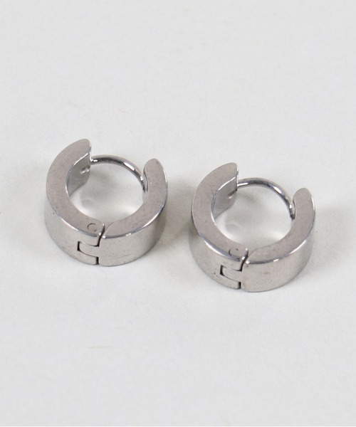 SPINNS(スピンズ)の「フープピアス シンプル2(ピアス(両耳用)・メンズ・シルバー・M/S/L)」の3枚目の写真