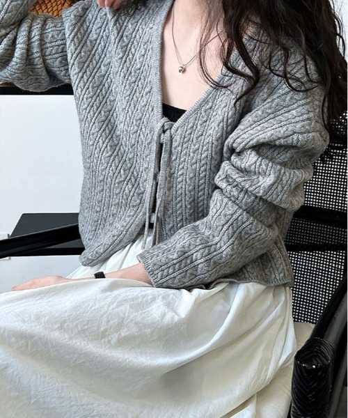 kirakiraShop(キラキラショップ)の「くるみボタン ケーブル ニット ショート カーディガン(ニット/セーター・レディース・グレー/ブルー/ベージュ・FREE)」の8枚目の写真