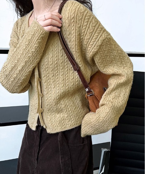 kirakiraShop(キラキラショップ)の「くるみボタン ケーブル ニット ショート カーディガン(ニット/セーター・レディース・グレー/ブルー/ベージュ・FREE)」の10枚目の写真