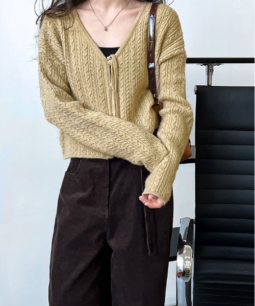 kirakiraShop(キラキラショップ)の「くるみボタン ケーブル ニット ショート カーディガン(ニット/セーター・レディース・グレー/ブルー/ベージュ・FREE)」の11枚目の写真