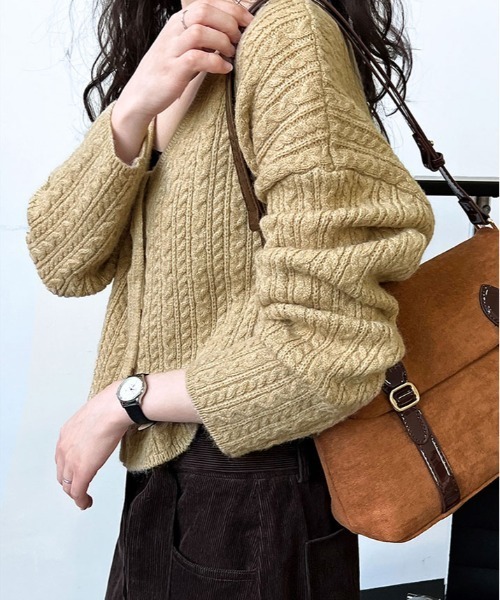 kirakiraShop(キラキラショップ)の「くるみボタン ケーブル ニット ショート カーディガン(ニット/セーター・レディース・グレー/ブルー/ベージュ・FREE)」の12枚目の写真