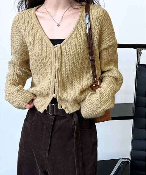 kirakiraShop(キラキラショップ)の「くるみボタン ケーブル ニット ショート カーディガン(ニット/セーター・レディース・グレー/ブルー/ベージュ・FREE)」の13枚目の写真