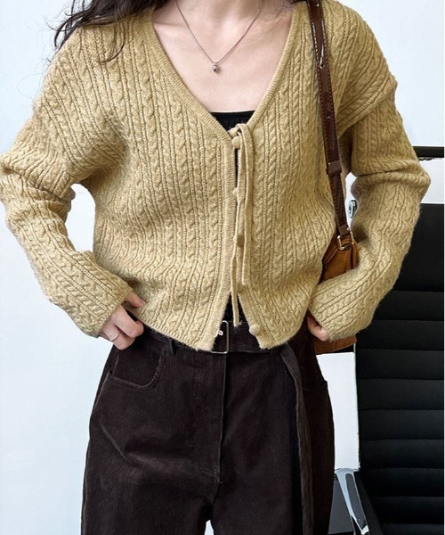 kirakiraShop(キラキラショップ)の「くるみボタン ケーブル ニット ショート カーディガン(ニット/セーター・レディース・グレー/ブルー/ベージュ・FREE)」の14枚目の写真
