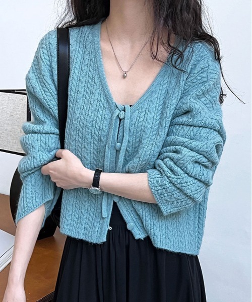 kirakiraShop(キラキラショップ)の「くるみボタン ケーブル ニット ショート カーディガン(ニット/セーター・レディース・グレー/ブルー/ベージュ・FREE)」の16枚目の写真