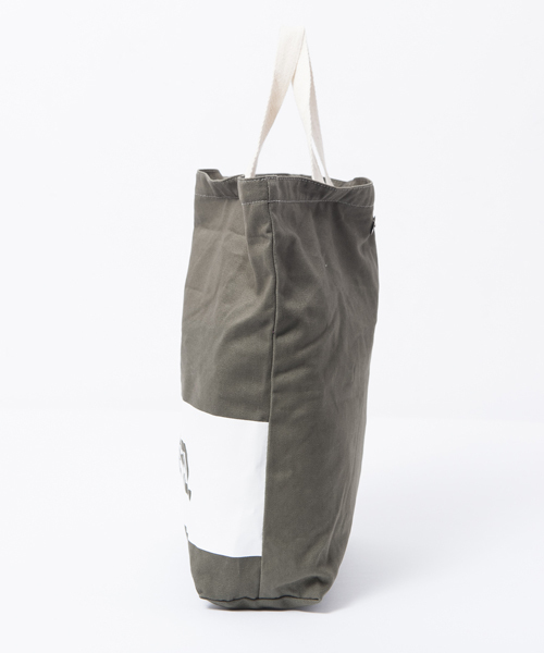 MILKFED.（ミルクフェド）の「【mini12月号掲載】ROLL TOP CLUTCH BAG(クラッチバック/配色）（クラッチバッグ・レディース・オリーブ/ネイビー・ONE SIZE）」の5枚目の写真