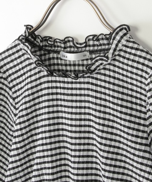 ikka(イッカ)の「【親子コーデ】ブラウスライク襟フリルプルオーバー(120~160cm)(Tシャツ/カットソー・キッズ・オフホワイト/ブラック・130/120/150/140/160)」の5枚目の写真