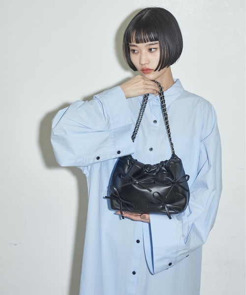 THE YOn（ザヨン）の「リボンアクセントチェーンストラップミニバッグ（ショルダーバッグ・レディース・アイボリー/ブラック/シルバー・FREE）」の12枚目の写真