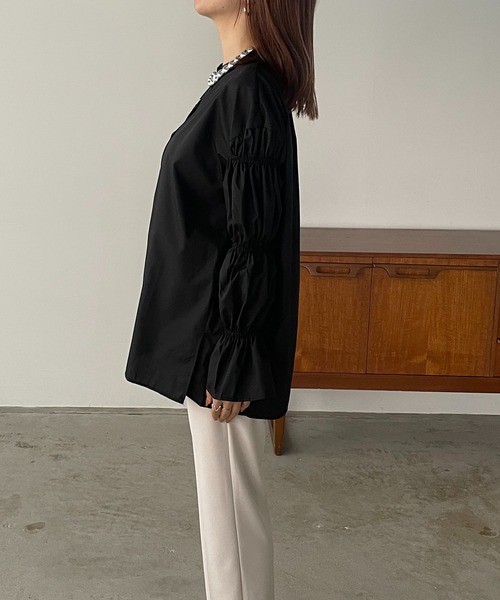 antic rag（アンティックラグ）の「ギャザースリーブブラウス（シャツ/ブラウス・レディース・ベージュ/ブラック・FREE）」の4枚目の写真