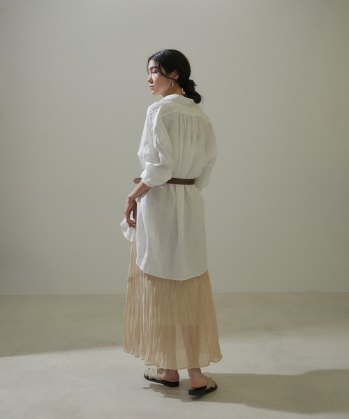 SALON adam et rope'（サロン アダム エ ロペ）の「エアリーシアープリーツスカート（スカート・レディース・ブラック/ベージュ・FREE）」の4枚目の写真
