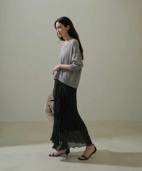 SALON adam et rope'（サロン アダム エ ロペ）の「エアリーシアープリーツスカート（スカート・レディース・ブラック/ベージュ・FREE）」の5枚目の写真