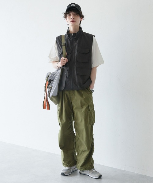 RAGEBLUE(レイジブルー)の「マルチポケット/ミリタリー/オーバーサイズナイロンベスト(ベスト・メンズ・ブラック/ブラウン系その他/ライトグレー・MEDIUM/LARGE)」の5枚目の写真