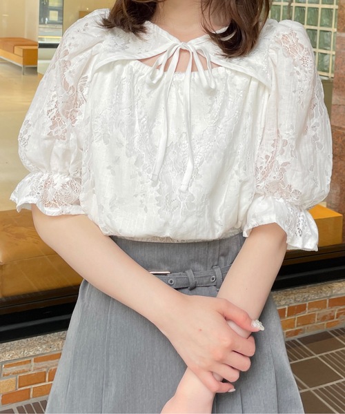 one way（ワンウェイ）の「デコルテリボンブラウス　花柄/レース（シャツ/ブラウス・レディース・ブルー系その他/ピンク系その他/ブラック系その他/ホワイト/ブルー/ブラック/ブラック系その他2/ホワイト系その他/ブルー系その他2・FREE）」の2枚目の写真