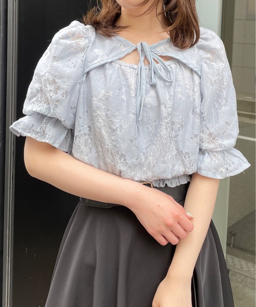 one way（ワンウェイ）の「デコルテリボンブラウス　花柄/レース（シャツ/ブラウス・レディース・ブルー系その他/ピンク系その他/ブラック系その他/ホワイト/ブルー/ブラック/ブラック系その他2/ホワイト系その他/ブルー系その他2・FREE）」の7枚目の写真