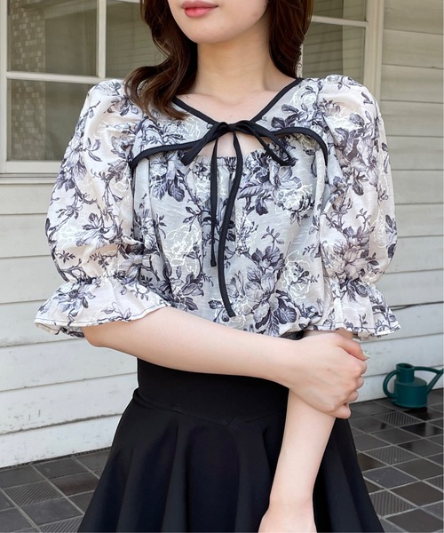 one way（ワンウェイ）の「デコルテリボンブラウス　花柄/レース（シャツ/ブラウス・レディース・ブルー系その他/ピンク系その他/ブラック系その他/ホワイト/ブルー/ブラック/ブラック系その他2/ホワイト系その他/ブルー系その他2・FREE）」の6枚目の写真