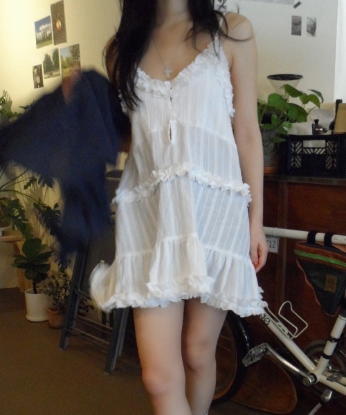 Vipoa（ヴィポア）の「フリルフェミニンワンピース（ワンピース・レディース・ブラック/ホワイト・FREE）」の8枚目の写真