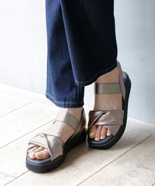 GLOBAL WORK（グローバルワーク）の「エアかる厚底ゴムベルト/115398（サンダル・レディース・ブラウン系8/ホワイト×シルバー/ゴールド/ブラック・MEDIUM/LARGE）」の4枚目の写真