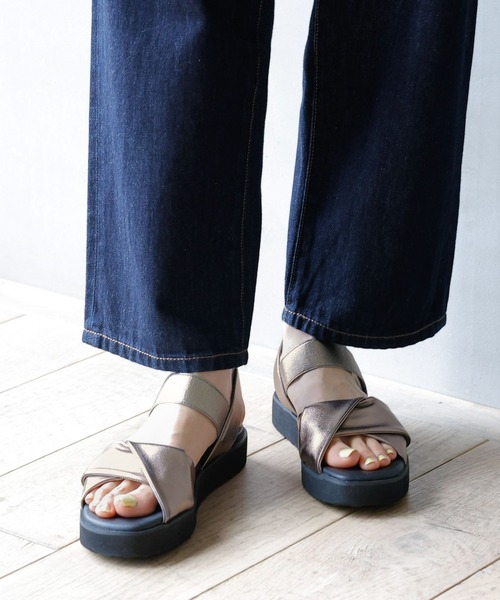 GLOBAL WORK（グローバルワーク）の「エアかる厚底ゴムベルト/115398（サンダル・レディース・ブラウン系8/ホワイト×シルバー/ゴールド/ブラック・MEDIUM/LARGE）」の12枚目の写真