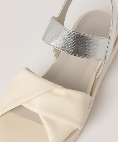 GLOBAL WORK（グローバルワーク）の「エアかる厚底ゴムベルト/115398（サンダル・レディース・ブラウン系8/ホワイト×シルバー/ゴールド/ブラック・MEDIUM/LARGE）」の19枚目の写真