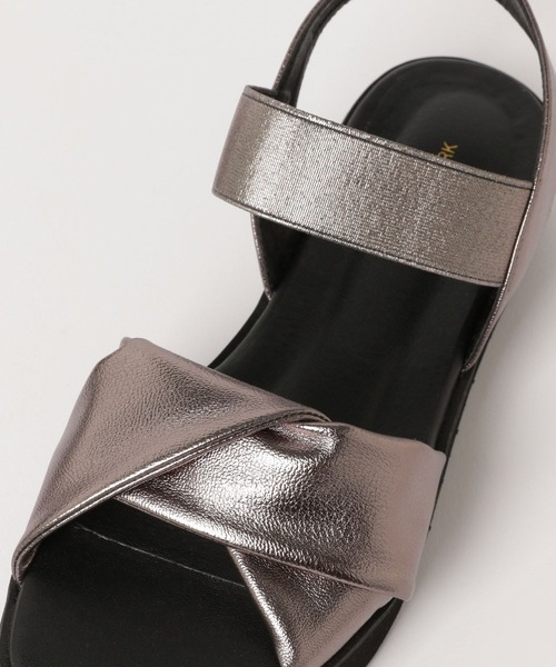 GLOBAL WORK（グローバルワーク）の「エアかる厚底ゴムベルト/115398（サンダル・レディース・ブラウン系8/ホワイト×シルバー/ゴールド/ブラック・MEDIUM/LARGE）」の17枚目の写真