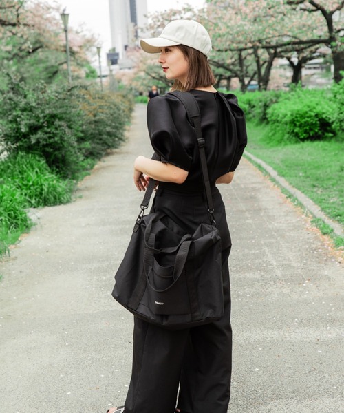 DEVICE+（デバイスプラス）の「【折りたたんで収納可能】DEVICE＋ デバイスプラス 3way ボストン ショルダーバッグ（ボストンバッグ・レディース・ブラック/グレイッシュベージュ/クリーム/グレー/ブラック×グレー・FREE）」の7枚目の写真