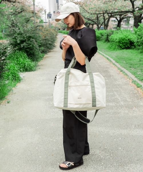 DEVICE+（デバイスプラス）の「【折りたたんで収納可能】DEVICE＋ デバイスプラス 3way ボストン ショルダーバッグ（ボストンバッグ・レディース・ブラック/グレイッシュベージュ/クリーム/グレー/ブラック×グレー・FREE）」の20枚目の写真