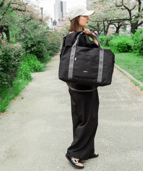 DEVICE+（デバイスプラス）の「【折りたたんで収納可能】DEVICE＋ デバイスプラス 3way ボストン ショルダーバッグ（ボストンバッグ・レディース・ブラック/グレイッシュベージュ/クリーム/グレー/ブラック×グレー・FREE）」の13枚目の写真