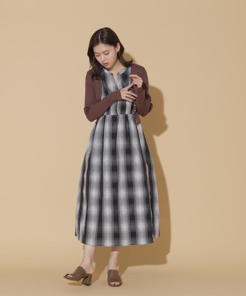 JILL by JILL STUART(ジルバイジルスチュアート)の「◇UV加工ロゴ刺しゅうニットカーディガン(カーディガン/ボレロ・レディース・ホワイト系その他/ブラウン/レッド/ネイビー・FREE)」の19枚目の写真